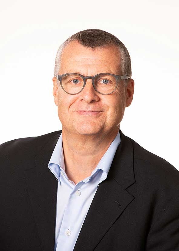 schencking_portraet Dr. med. Schencking, Porträt mit blauem Hemd und schwarzem Sakko