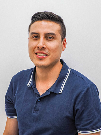 Porträt vom medizinischen Assistent in blauem Poloshirt